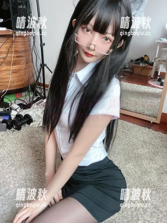51酱 51酱的黑红泳装美图分享,话说这色调配料很想让我去调酒啊!