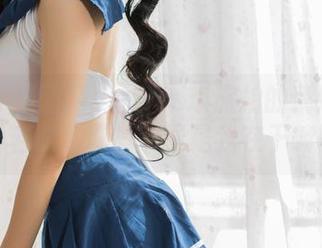 GIRLT果团网 – Miss琪旅拍的精选集:背影若隐若现,前景是我在干嘛呢?