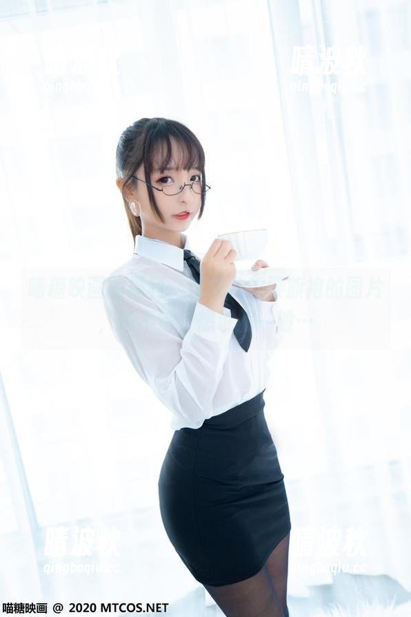 喵糖映画的福利，这些八重樱旗袍的图片，还不错，想说偏一般…