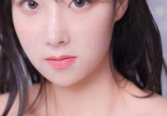 新鲜出炉！Myung Ah白裙写真更新，看完我可能要多拍几张合影了。