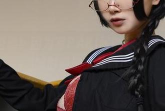 不怕被晒黑!因为有PAKI酱的泳衣图包在手,随时随地晒美照!