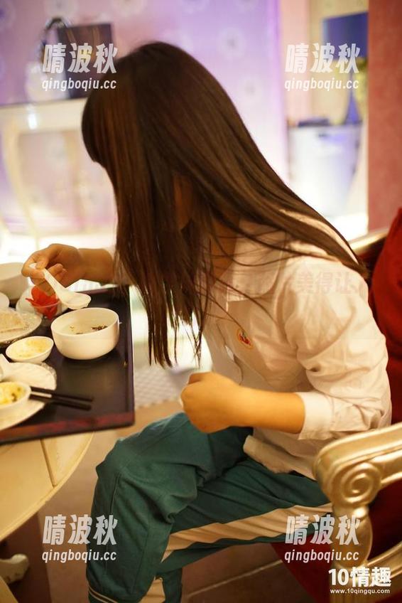 ROSI出品，嫩学妹制服，照片美得让人想打嗝！