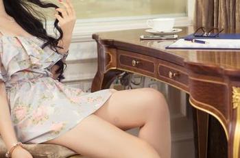 TouTiao头条女神 – 看刘瑾希的圣诞写真，忽然觉得她就是个可爱的“节日杀手”。