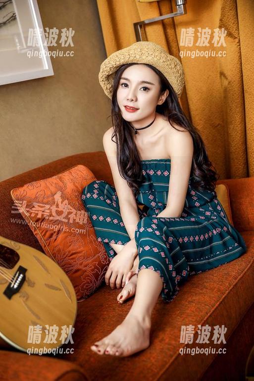TouTiao头条女神 - 天台上的张蓝欣，她的原图可能会成为神级资源哦，准备好接招了吗？