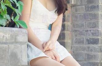 UGirls尤果网 – 快来买张小西Ann的白色图包，下载了也一定让你={‘被白色包围了’}！