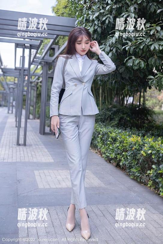 Xiuren秀人网-乔伊joy Xiuren秀人网 - 乔伊joy的丝袜美图如同你最爱的小零食,越看越想吃,哪里的高领搭配才是灵魂?