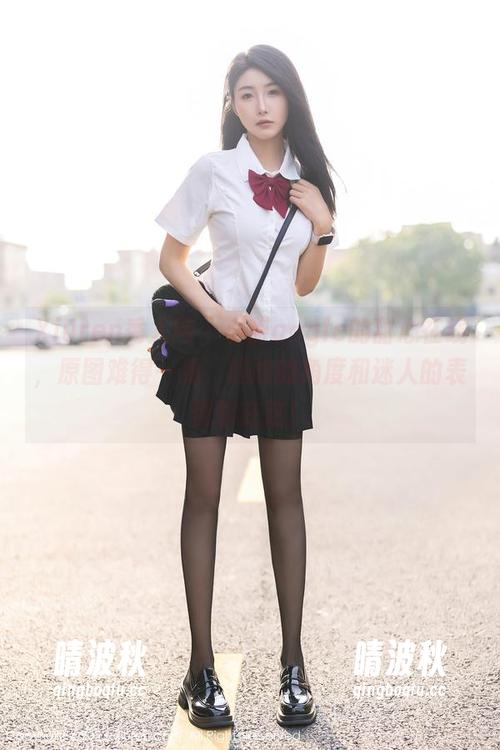 Xiuren秀人网-小甜angle Xiuren秀人网 - 小甜angle的甜心在线,原图难得一见,尴尬的角度和迷人的表情都在这!