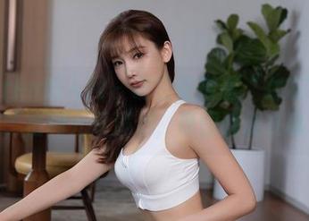 Xiuren秀人网 – 萌白酱披着“女友”的衣服，福利元素满分，原图呢现在哪了？