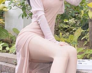 Xiuren秀人网 – 皮衣加顾楚楚Maily,这组合绝了!来分享她在写真集里的各种姿态。