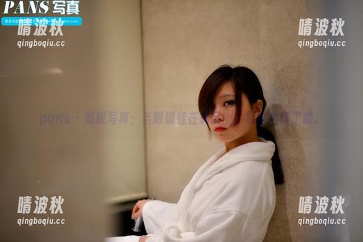 pans - 妮妮写真：当眼镜挂在鼻梁上，妆容全变了哦。