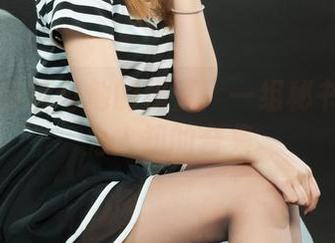 丽柜 – 小唐与他的秘笈：一组秘书写真不为人知的合集