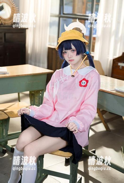 别小瞧这全套校园写真，九柒喵在轻松中玩出新花样。