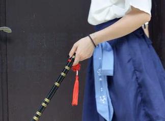 初夏女神 – 柒柒带来的新惊喜:裸足合集,更新让你眼前一亮,光脚也能这么出彩。