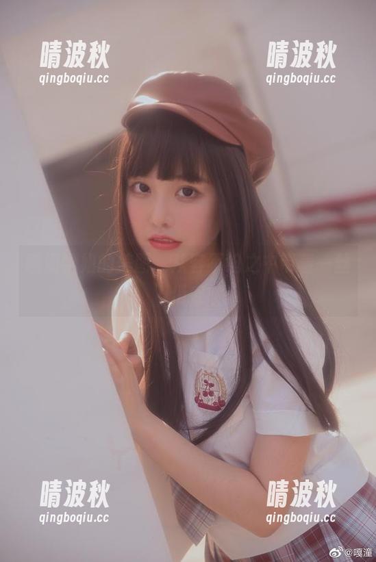 嘎潼学姐的美图，从容不迫之中带着一丝俏皮