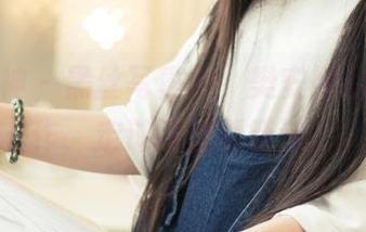 头条女神 – 黑丝写真集，樊安妮的最新创作，走过路过别错过。