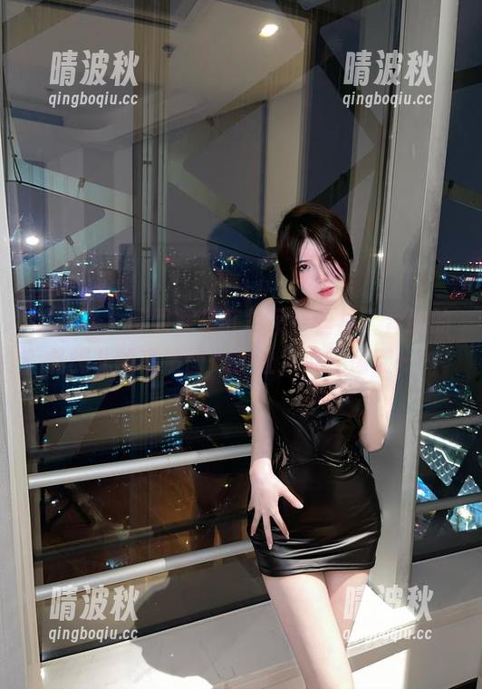 微密圈 - 明明就是红色吊带丝袜，奔跑的晶骡儿的高清图册却让我心神荡漾……