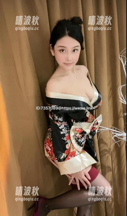 微密圈 - 图库热搜：小秀一下，奶雯的秘密武器！