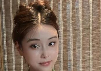 微密圈 – 新鲜出炉！奶雯超短黑皮裙合集，时尚与“险”并存