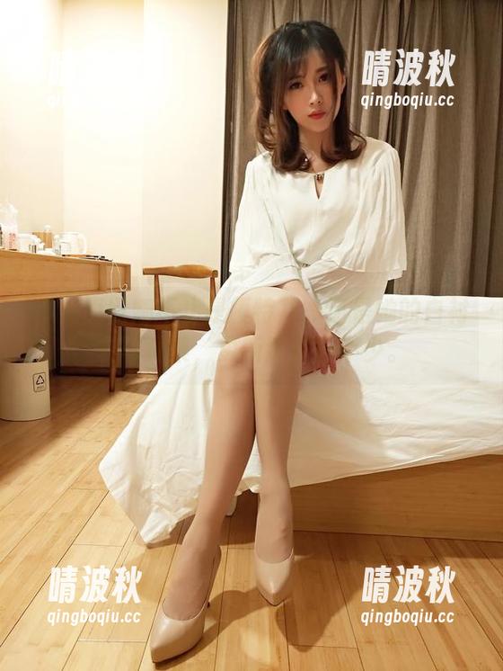 小女巫露娜不止是模特儿、还是她的白衬衣写真集，更新趣事真不少。