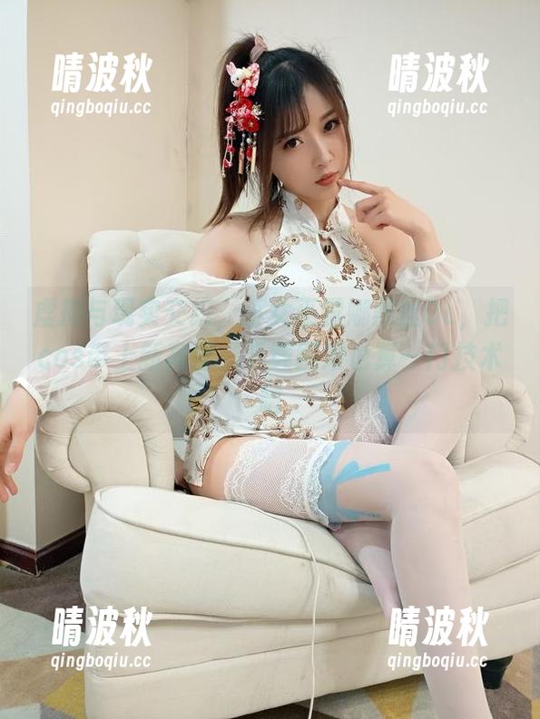 虚拟与现实交织，小女巫露娜黑丝OL，把cos带上新高度，下载困难也算一门技术吧