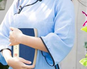尤果网 – 更新时间到！王谨轩带来了她笔下的女孩，不知道会不会让你多看几眼。