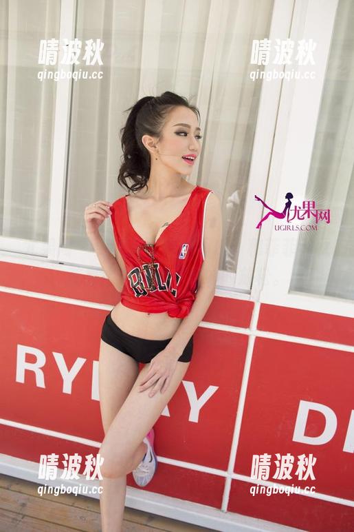 尤果网 - 免费又可爱的图册，穆菲菲的女孩真会选场合，绝妙的放松。