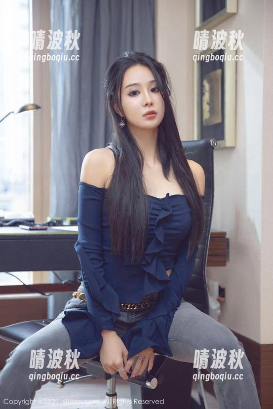 尤蜜荟 - Carol周妍希的私拍白丝系列——隐隐的美，就像她的视线，总让人意外。