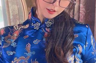 微密圈 – 消失在人群中的是谁？哦，是张思允！黑丝制服，图片中的众多细节披露了太多东西。