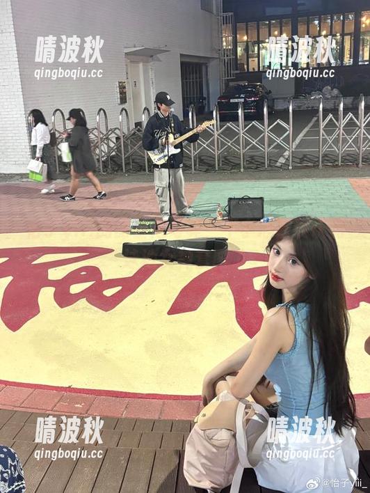 怡子yiii的比基尼写真，不小心被误认为泳池女神套图了