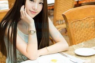 推女神 – 不可思议！原图和娜依灵儿的修女形象毫无圣光的影子，整得满街游荡。