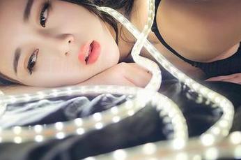 推女神 – 生活不止眼前的卡布奇诺，还有尤美Yumi的职业装原图资源让你眼前一亮