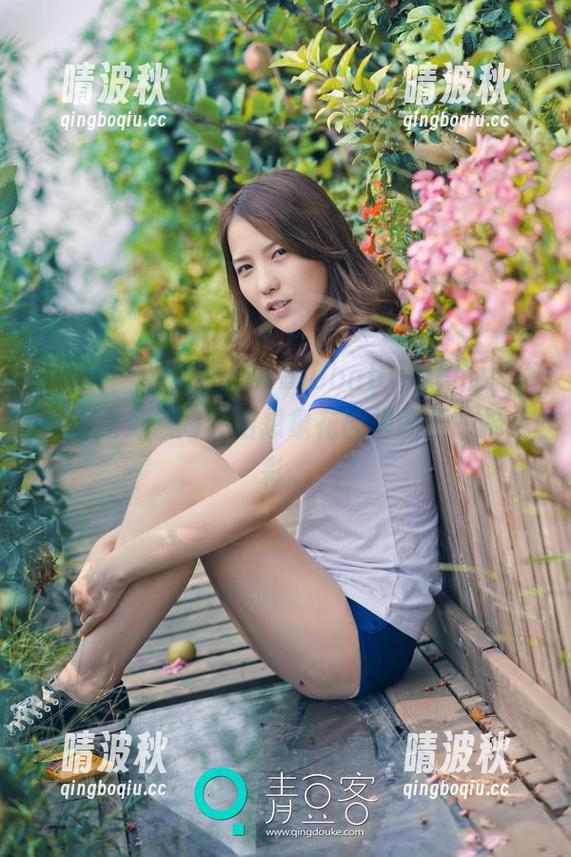 推女神 - 岑苑之barbiebaby短裙的原图，让我无意间开始想象花园里的那一抹色彩。