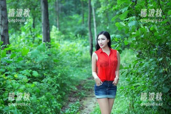 推女郎 - 白丝写真里藏的不只是纯小希的身影，还有无尽的情感碎片。
