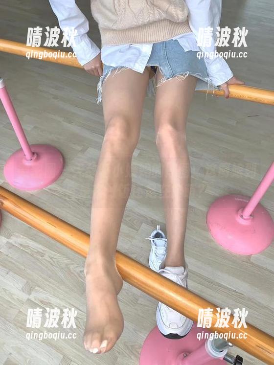 微密圈 - 无敌哒小姨妈的原图：这厨娘到底是在做饭还是在卖萌？