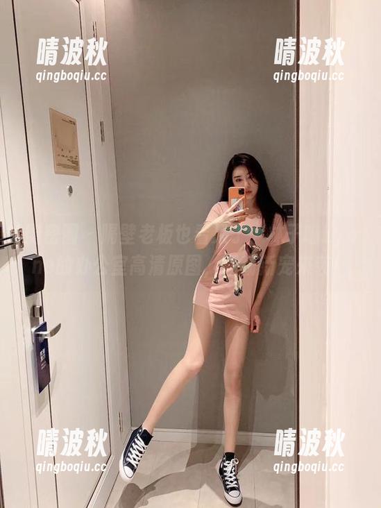 微密圈 - 隔壁老板也看呆了，林子喵Lynne的办公室高清原图，职场新宠来袭！