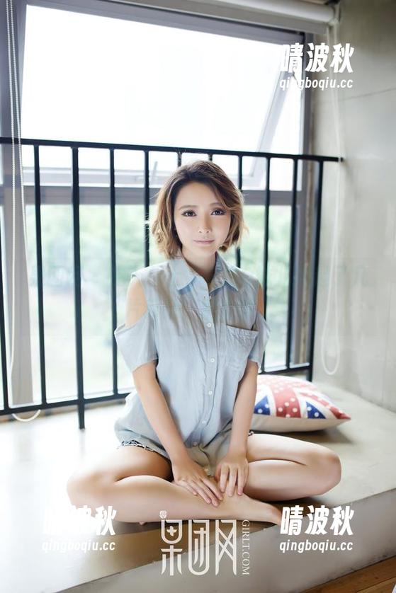 果团网-蜜桃Q妹儿 果团网 - 在天台上,蜜桃Q妹儿捡起了几片云朵,然后就...