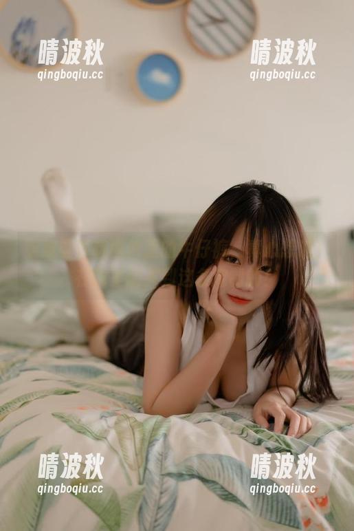 柒柒要乖哦图片里的牛仔裤，真心想说，在哪里能买到这条定制的！
