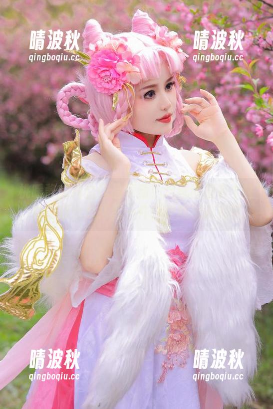 桃暖酱的纯白作品更新！这氛围很有个性，搞得我也想搭配一件白衣服出去遛弯。