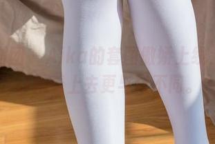 森萝财团 – Aika的套图傲娇上线，裸足让她看上去更与众不同。
