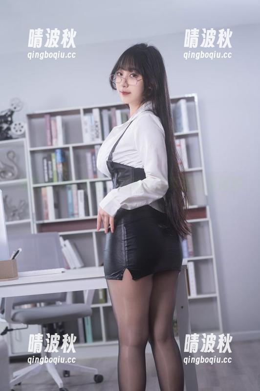 浅安安浴缸套图，这种状态真是吸引眼球！