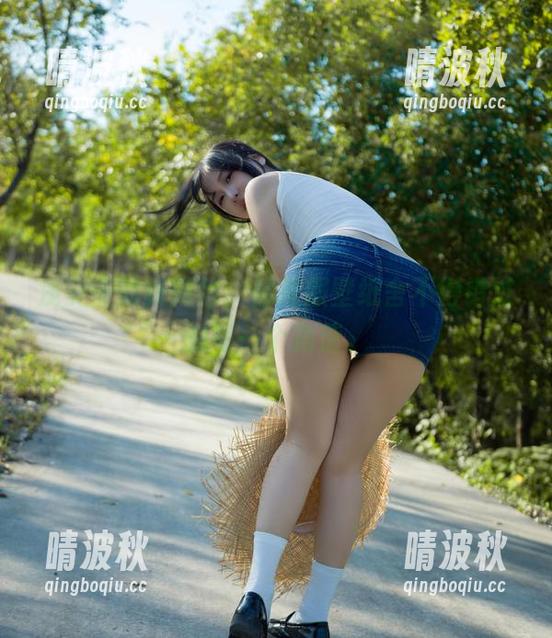 浅安安的新探险，体操服壁纸舍不得错过的每一个角落。