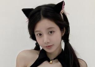 微密圈 – 火龙果羊的私房图集:女王驾到,快来朝拜!