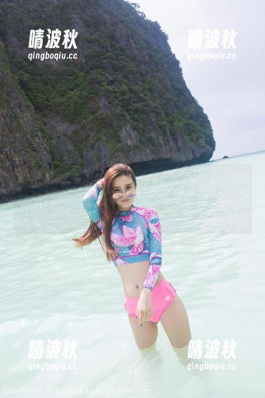 爱蜜社 - 蕾蕾醒了没黑白私拍，原图好像偷偷问我：你服不服？这画风我给满分啊！