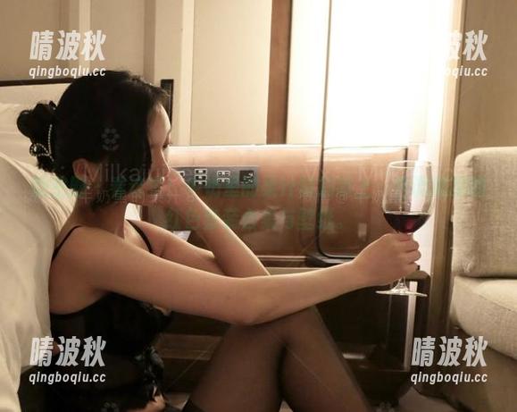 微密圈 - 看这里！牛奶里的果汁特别献上：色调吸睛的红色套装合集与壁纸。