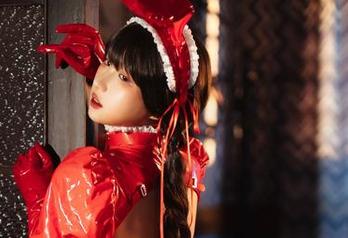 瓦斯塔亚小龙虾的图集中,野女仆的眼神看得我心里一紧。