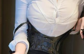 秀人网 – 林文文带你免费遨游海边，资源好得让人嫉妒～