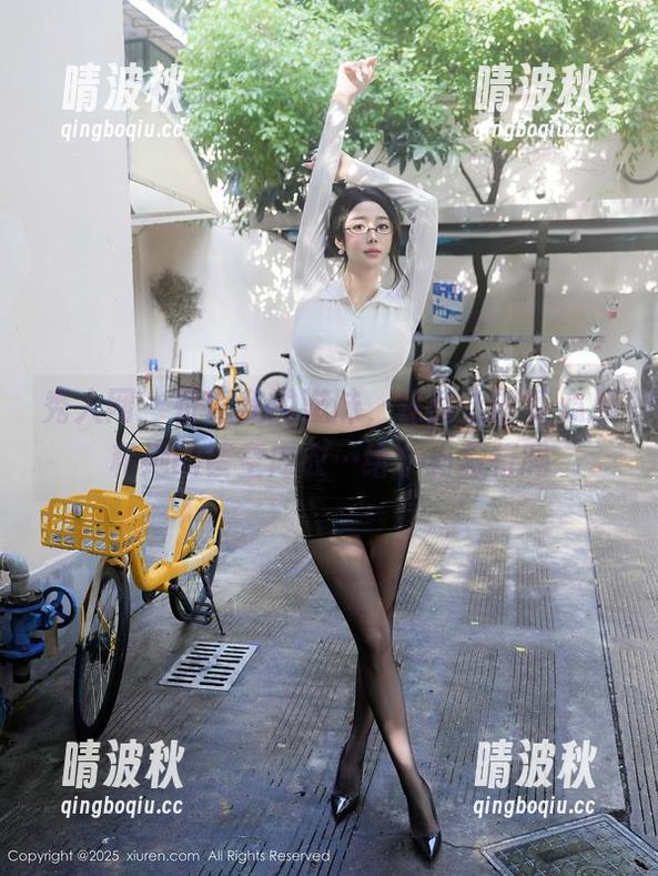 秀人网 - 征服我的滋味，在线上的梦心月和她的镂空内衣…给个狗粮行吗