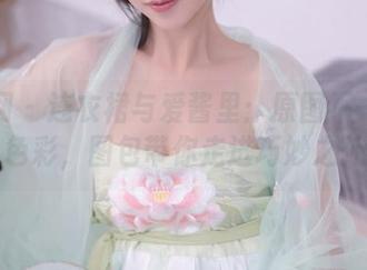 秀人网 – 连衣裙与爱酱里:原图不一样的色彩,图包带你走进巧妙之处