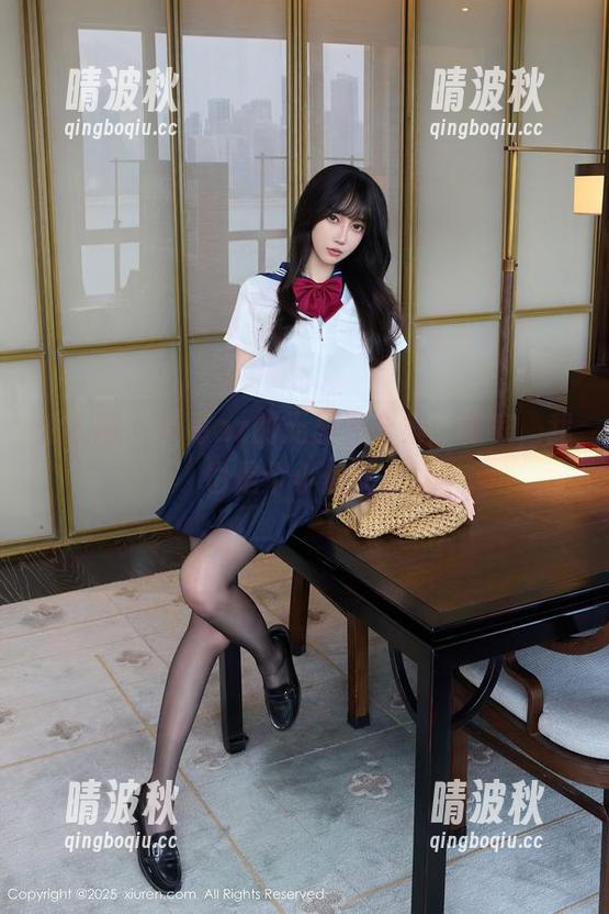 秀人网 - 草莓zz的无圣光合集：在家，我也是个小仙女？