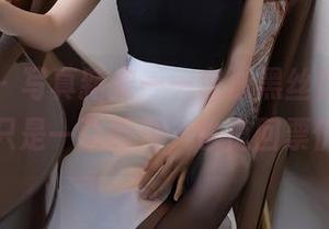 秀人网 – 写真新宠——言沫黑丝作品,即使只是一张图片,也值回票价!